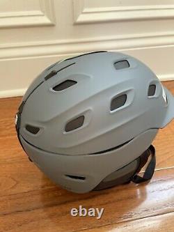 Never worn! Smith Vantage Snow Helmet with MIPS Size Large gray with vents