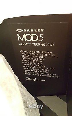 Oakley MOD5 Snowboard/Ski Helmet Polished Black Adult Large (99430-02J)