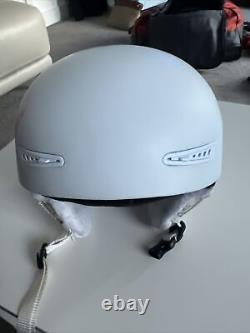 R. E. D. Pure Ski/Snowboarding Helmet Size S Weight 332gr Light Grey