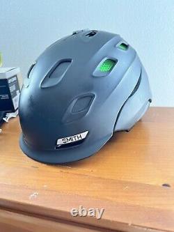 Smith Vantage XL Snow Ski Snowboard Helmet with Giro Roam Goggles