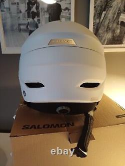 Casque de snowboard et de ski SALOMON MIRAGE ACCESS BLANC taille moyenne 56-59cm avec visière orange et ventilation